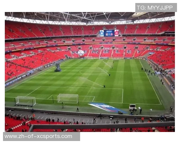 从绿茵场到球场巨星的转型之路:揭秘足球球员如何跨足娱乐圈与商业世界 从绿茵场到球场巨星的转型之路:揭秘足球球员如何跨足娱乐圈与商业世界